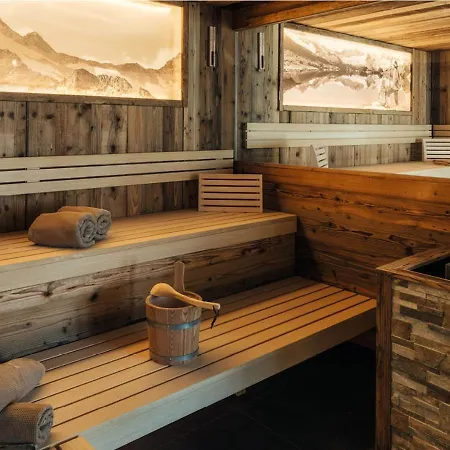 ホテル Garni Alpenjuwel Residenz 4*