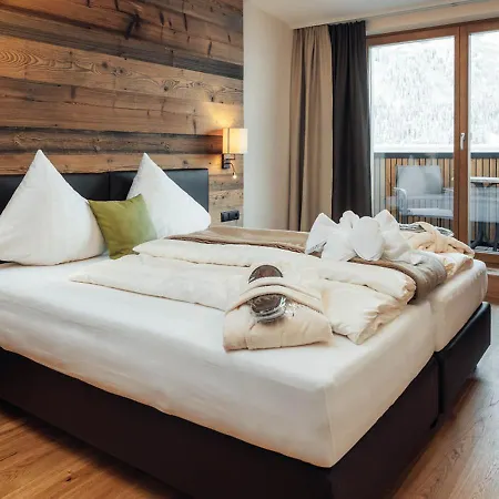 Hotel Garni Alpenjuwel Residenz 4*