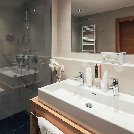 Garni Alpenjuwel Residenz 4* Серфаус